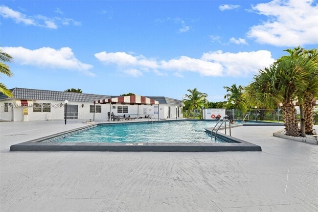 Building Photo - 20310 NE 2nd Ave