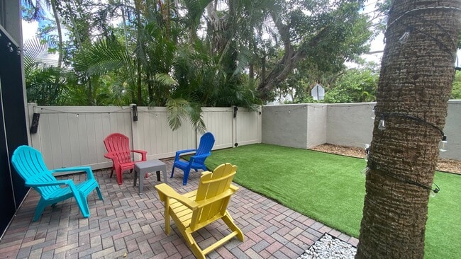 Building Photo - Charming 2/2 Seasonal Rental in Sarasota – Minutes from the Beach! Private Courtyard Included!!