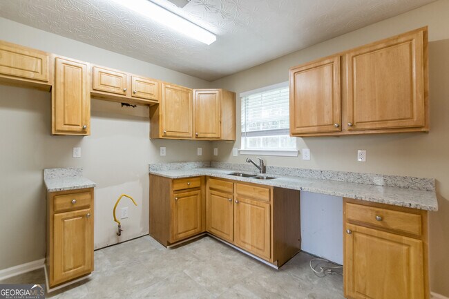 Building Photo - 3418 Newgold Ter