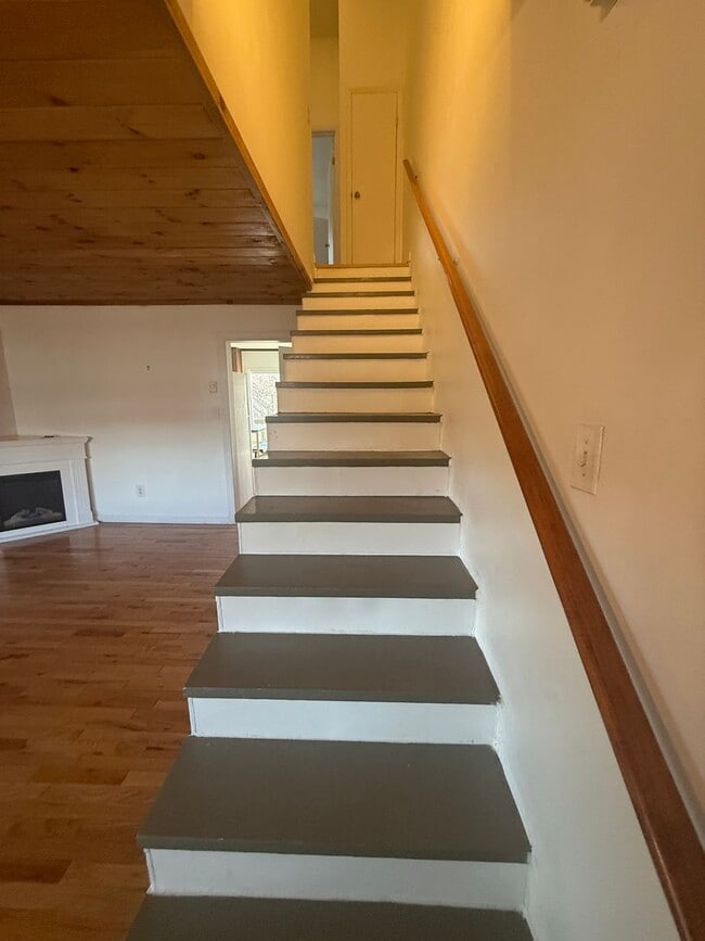 Building Photo - 228 Adams Ln