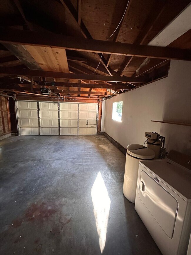 Building Photo - 2701 Blackburn Dr