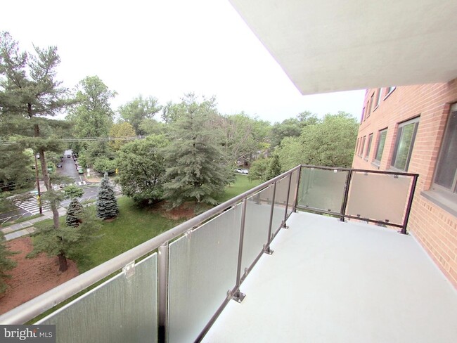 Building Photo - 4201 Cathedral Ave NW