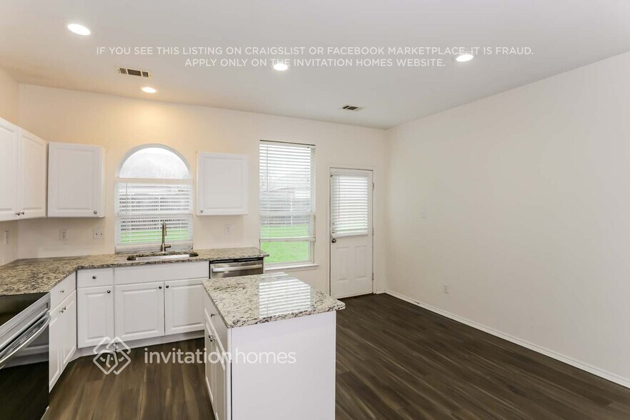 Building Photo - 1213 Sweetwater Dr