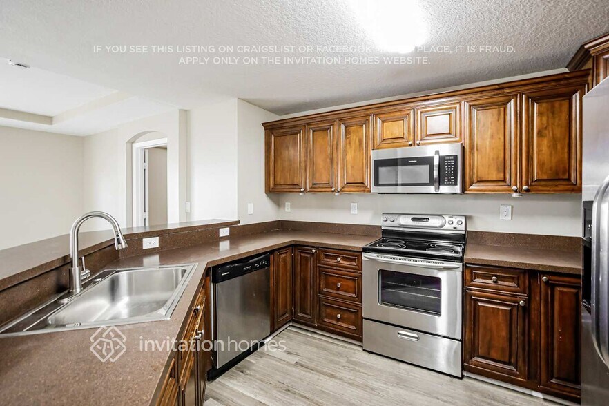 Building Photo - 16244 SW 44th Ln