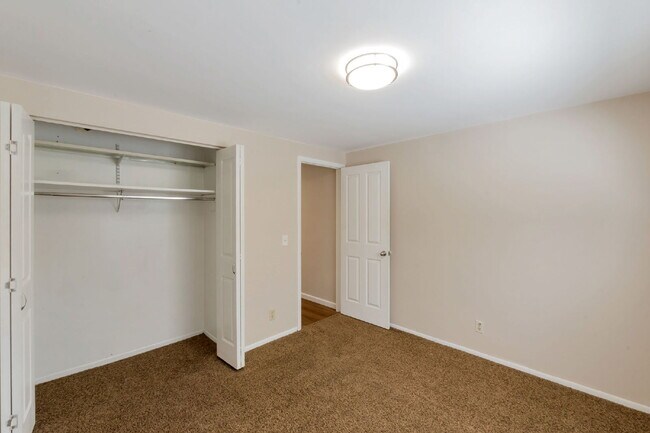 Building Photo - Sugarhouse -  2 Bed 1 Bath 1 Covered Parking