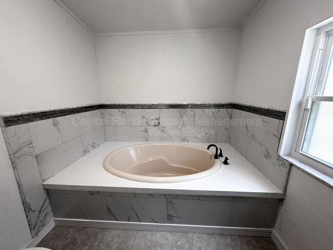 Building Photo - 2325 Salt Creek Trail