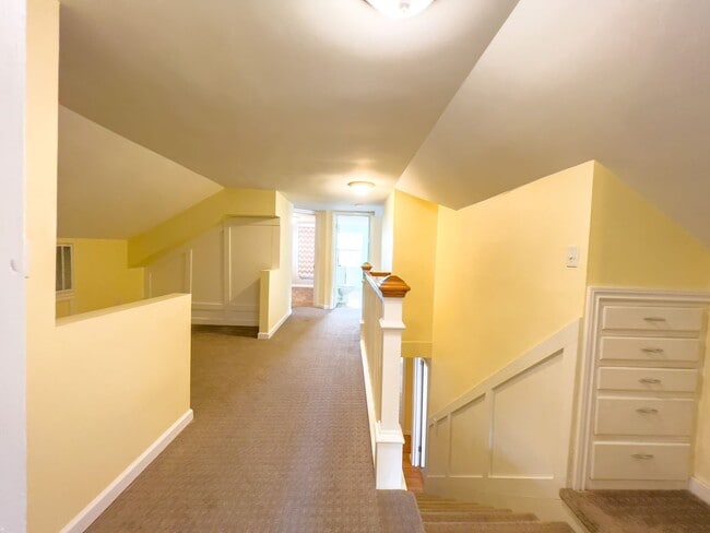 Building Photo - Country living 5 bed w/RV parking and 3 car garage!