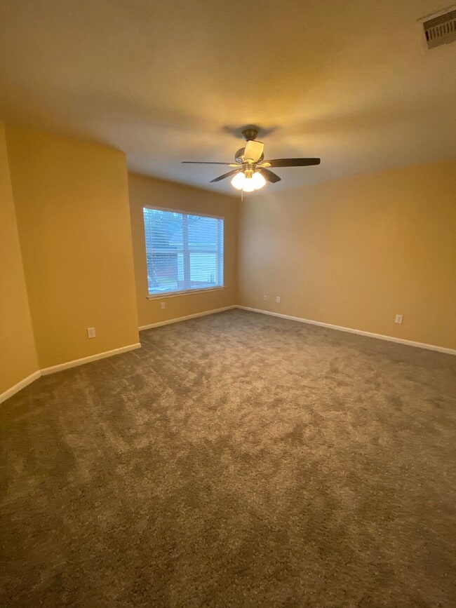 Building Photo - Spacious 4Bed, 2.5 Bath plus Bonus Room, 2-story home in the desirable Remington Grove community!