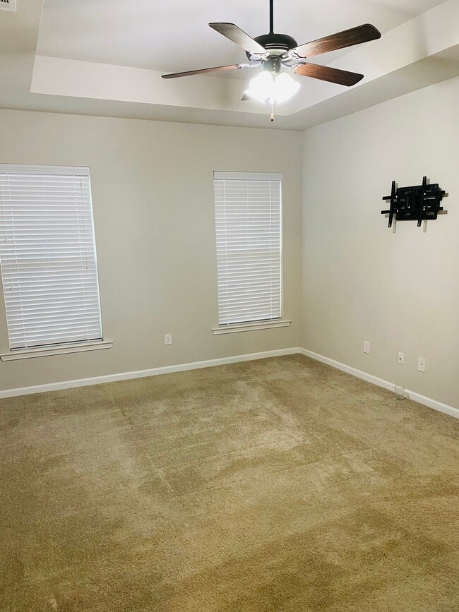 Building Photo - 503 Elwick Dr