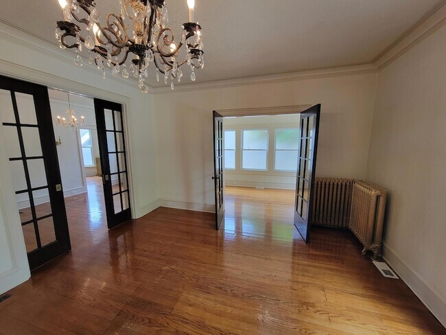 Building Photo - 508 Maple Ave