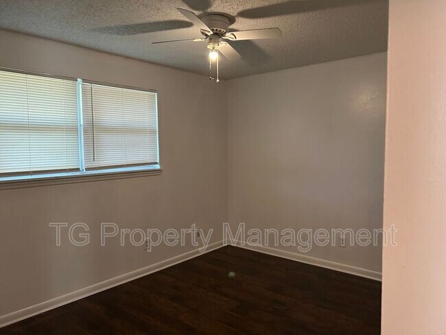 Building Photo - 3914 Rodby Dr