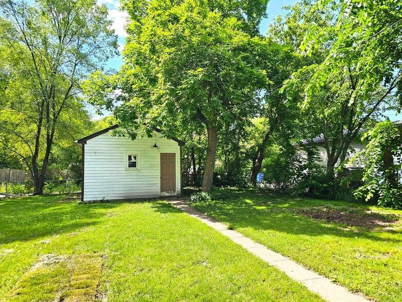 Building Photo - 1388 7th St E