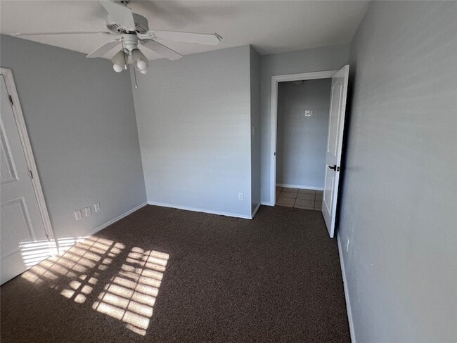 Building Photo - 818 Fairlawn Dr