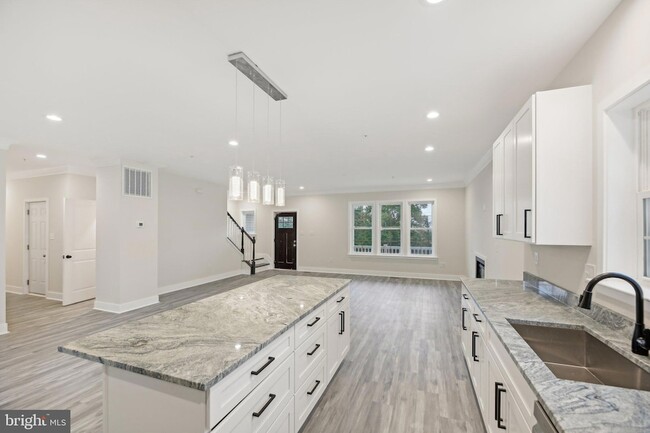 Building Photo - 43 Bennett Ave