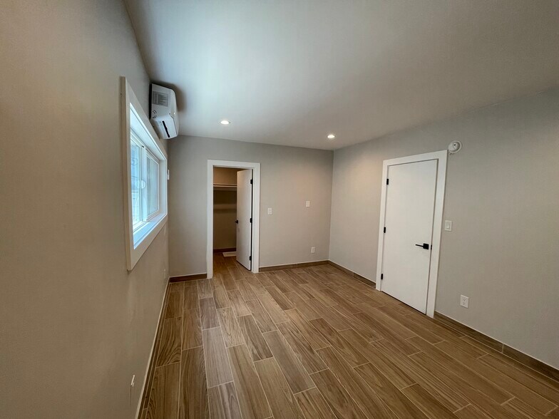 Building Photo - 20301 Cohasset St