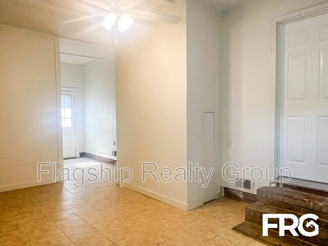 Building Photo - 466 Circle Dr