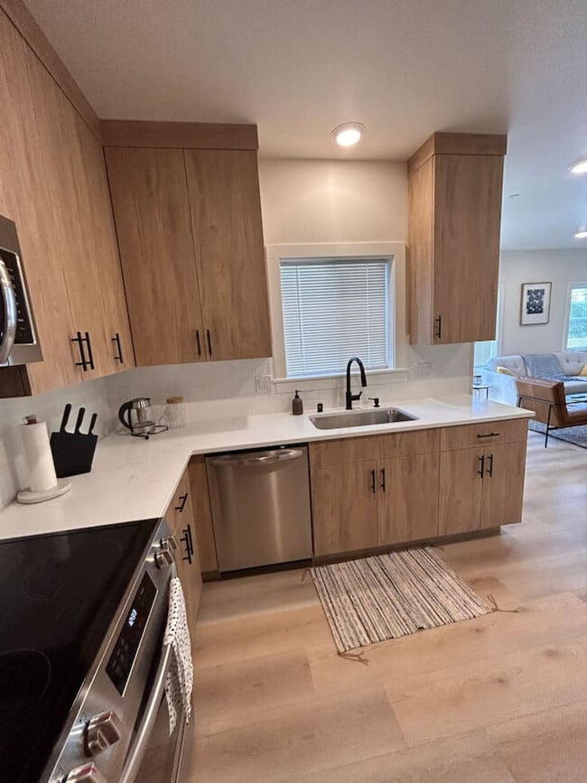 Building Photo - 3505 NE Creston Ave