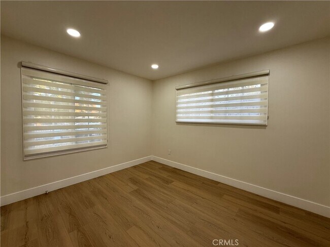 Building Photo - 9123 Woodley Ave