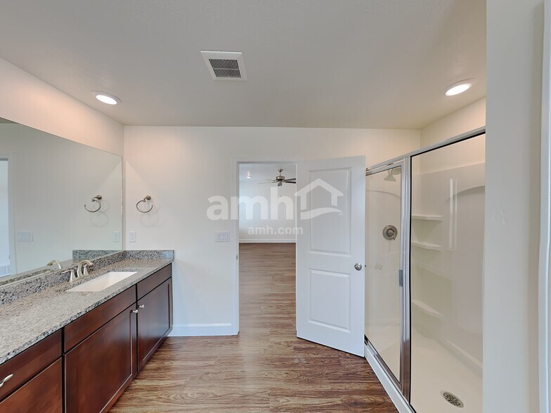 Building Photo - 413 North St