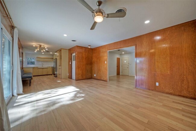 Building Photo - 1709 Mariposa Dr