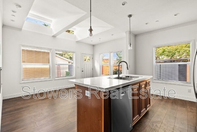 Building Photo - 144 Larkwood Cir