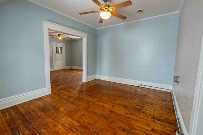 Building Photo - 300-302 Spencer