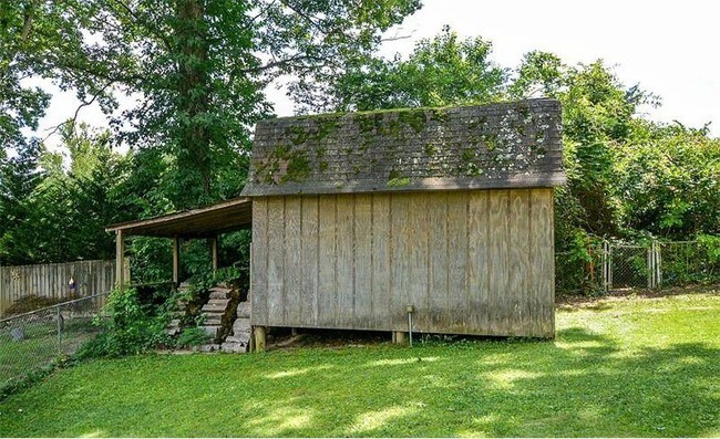 Workshop, Studio, Man Cave - 2563 Dering Ct NE