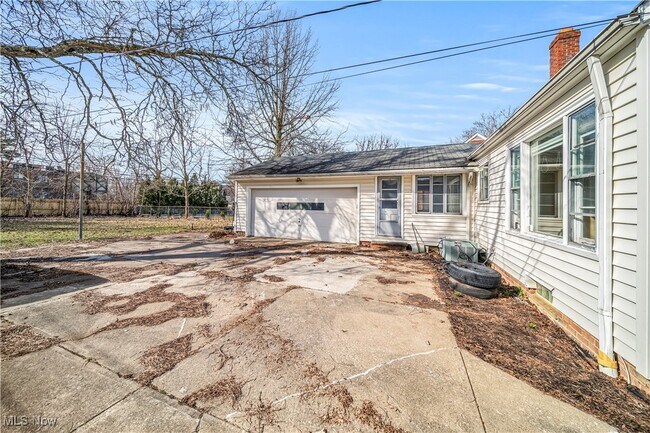 Building Photo - 21516 Halworth Rd