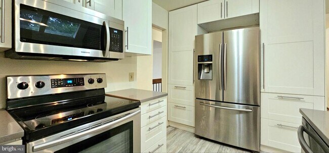 Building Photo - 8729 Sheridan Farms Ct