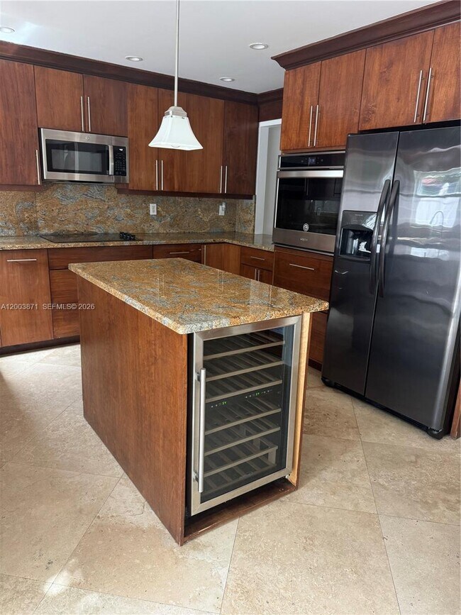 Building Photo - 3920 Woodside Dr