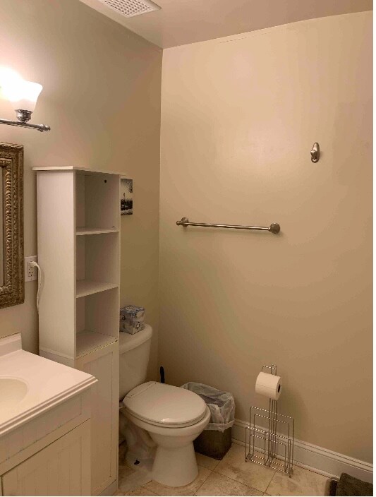 Building Photo - 216 9th St SE