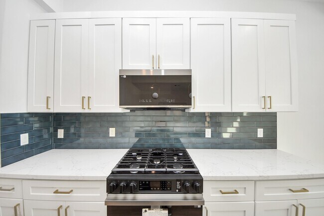 Building Photo - 8125 Cabot St