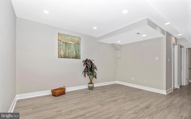 Building Photo - 5810 Rehling St
