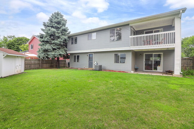Building Photo - 304 Thistle Dr