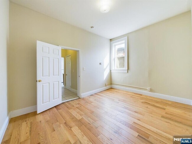 Building Photo - 413-15 Dodd St