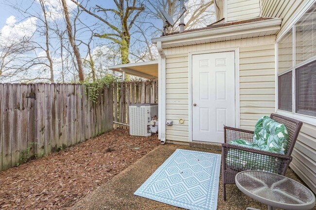 Building Photo - 1032 Fairfax Dr