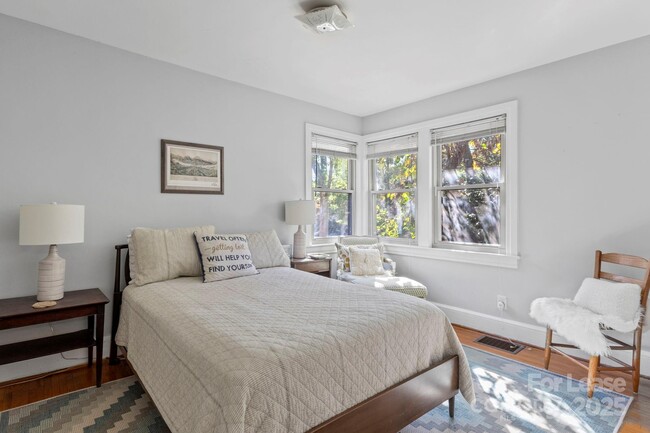 Building Photo - 2917 Forest Park Dr