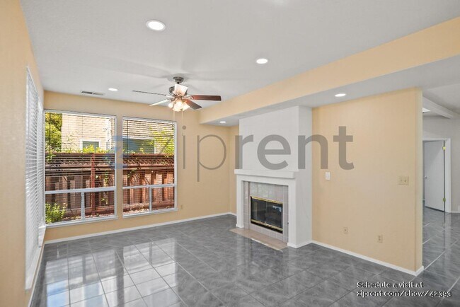 Building Photo - 914 Vista Pointe Dr