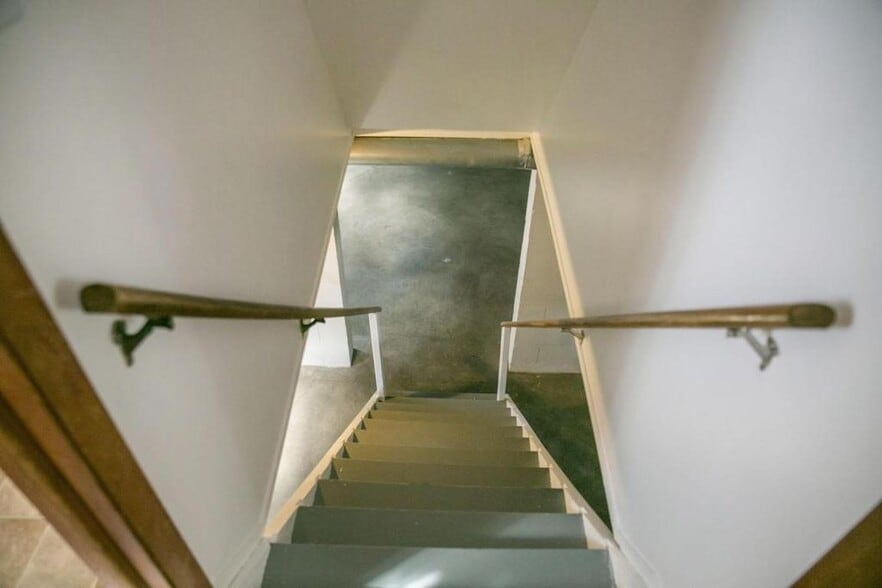 Building Photo - 1306 Zettler Rd