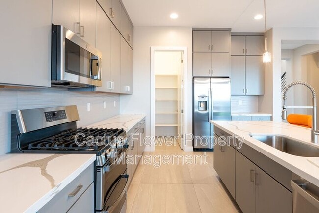 Building Photo - 3130 E Alicia Dr