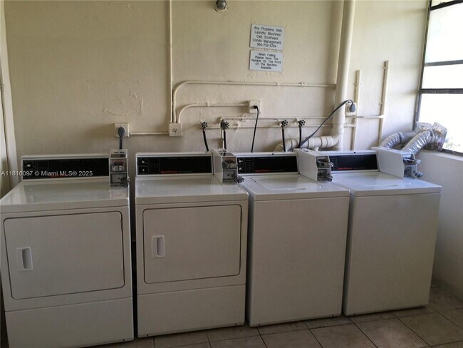 Building Photo - 1 Bed / 1 Bath Condo in Goral Springs, Ava...