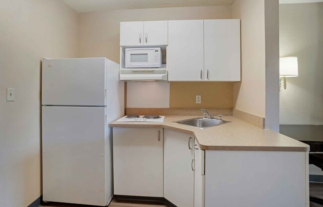 Building Photo - Furnished Studio-Columbia - Columbia 100 P...