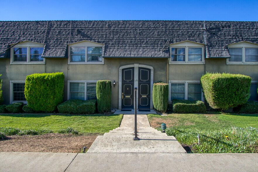 Primary Photo - 101 E Cypress Ave