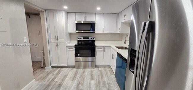 Building Photo - 18021 Biscayne Blvd