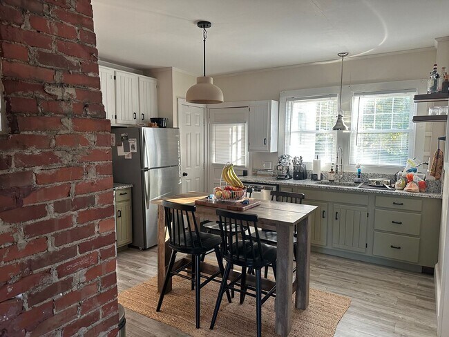 Building Photo - 23 Edwards St