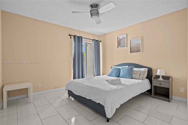 Building Photo - 15712 Woodgate Ct
