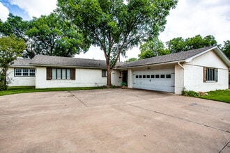 Building Photo - 3824 64th Dr