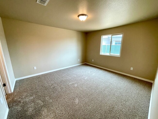 Building Photo - Built in 2024, 3 bedroom, 2 bathroom home located in Golden Valley, AZ