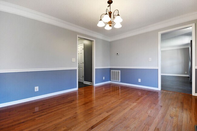 Building Photo - Pet Friendly Three Bedroom with Bonus!