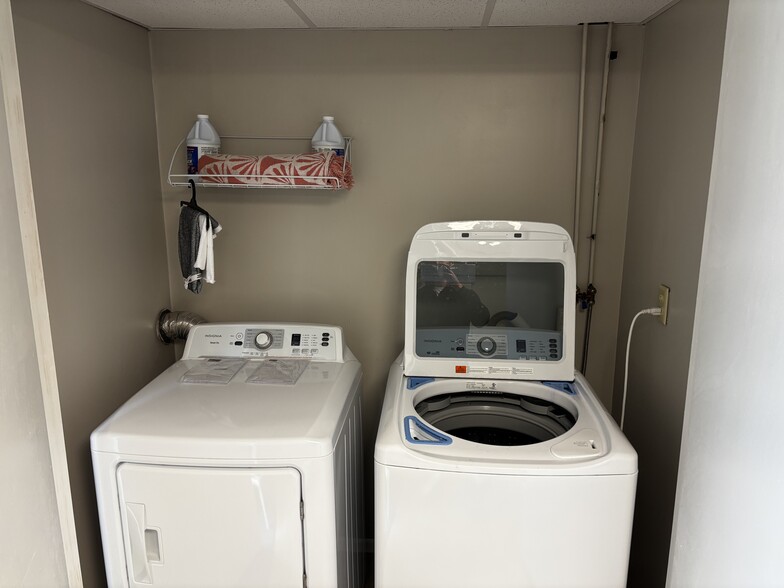 Laundry hookups - 114 N Harrison Rd
